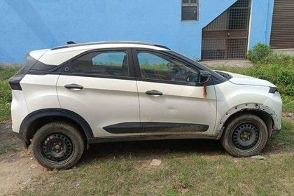 2024 Tata Nexon प्योर