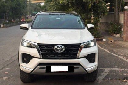 2024 Toyota Fortuner 4x2 डीजल एटी