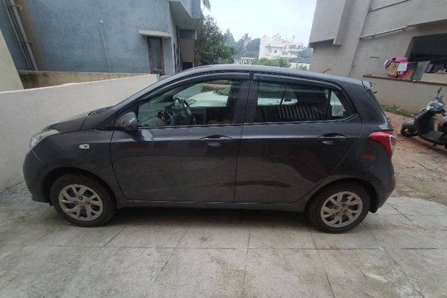 Second-hand 2017 Hyundai Grand i10 मैग्ना for sale in Bangalore