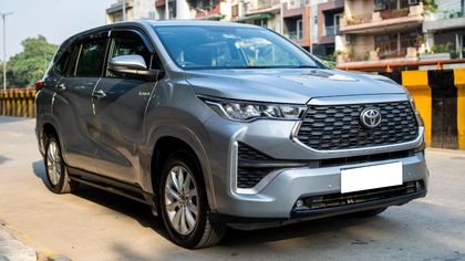 2025 Toyota Innova Hycross वीएक्स 7 सीटर हाइब्रिड