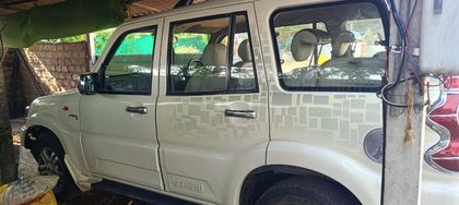 2014 Mahindra Scorpio VLX 2WD 7S BSIV