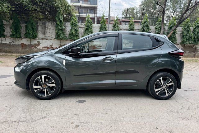 Tata Altroz XZ प्लस Opt एस रेनफोर्स्ड सीएनजी Second-hand 2023 Tata Altroz XZ प्लस Opt एस रेनफोर्स्ड सीएनजी for sale in New Delhi