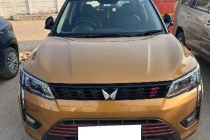 2024 Mahindra XUV300 W8 Opt