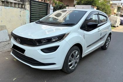 2024 Tata Altroz एक्सएम प्लस एस रेनफोर्स्ड सीएनजी