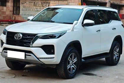 2025 Toyota Fortuner 4X2 Diesel AT