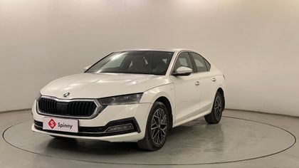 2021 Skoda Octavia Laurin और Klement