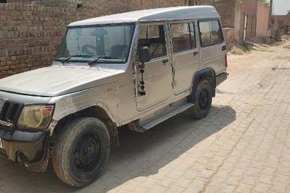 2009 Mahindra Bolero XLS 10 Seater