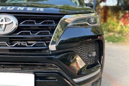 2022 Toyota Fortuner 4X2 डीजल AT बीएस6