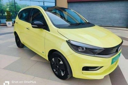 2025 Tata Tiago EV XZ प्लस Tech LUX LR