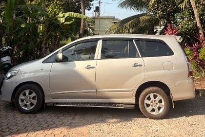 2014 Toyota Innova 2.5 जी (Diesel) 8 Seater
