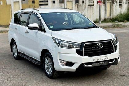 2023 Toyota Innova Crysta 2.4 जी 7 STR