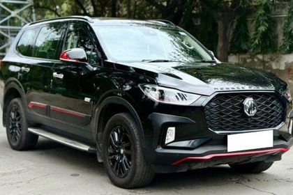2023 MG Gloster Black Storm 4x4 6Str