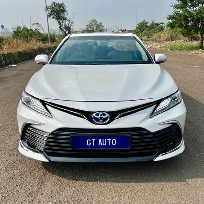 2022 Toyota Camry 2.5 हाइब्रिड बीएस6