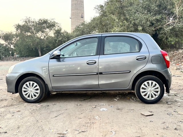 Second-hand 2014 Toyota Etios Liva Petrol TRD Sportivo for sale in New Delhi-3