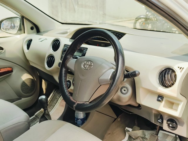 Toyota Etios V Second-hand 2013 Toyota Etios V for sale in Mumbai-9