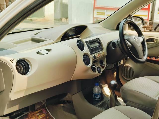 Toyota Etios V Second-hand 2013 Toyota Etios V for sale in Mumbai-10