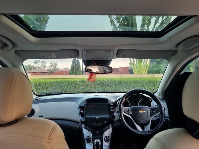 Second-hand 2010 Chevrolet Cruze LTZ for sale in Surat-6