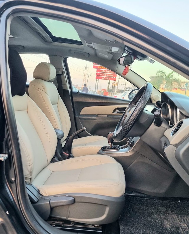 Second-hand 2010 Chevrolet Cruze LTZ for sale in Surat-8