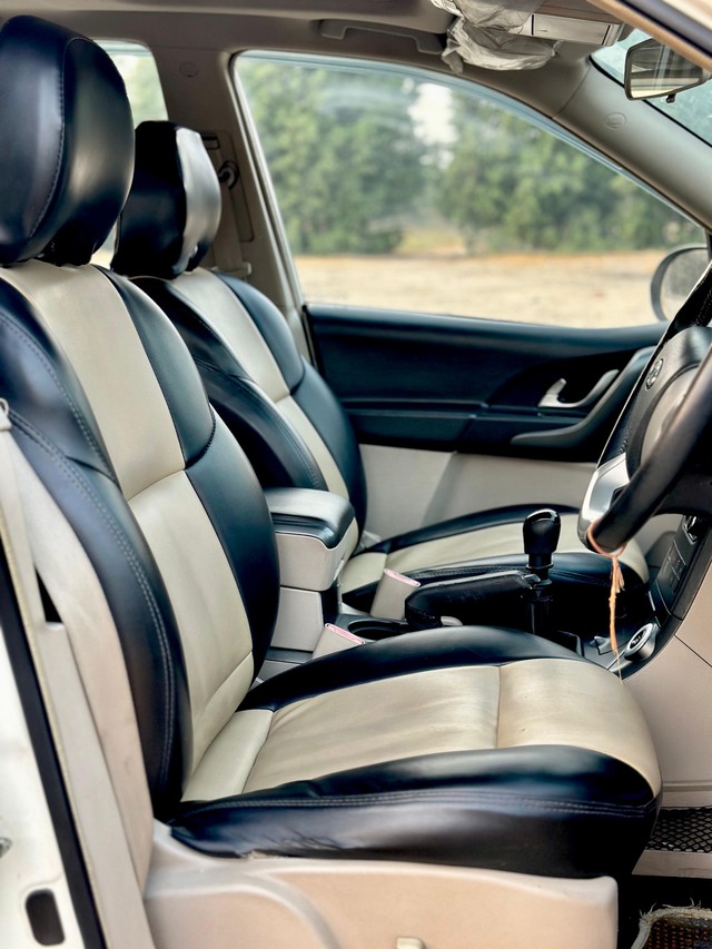 Second-hand 2015 Mahindra XUV500 W10 2WD for sale in Surat-7