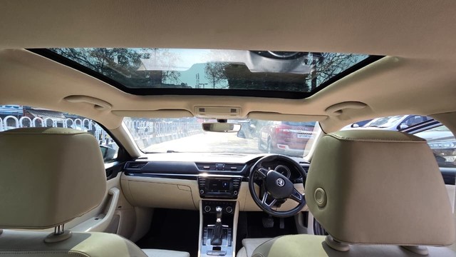 Second-hand 2017 Skoda Superb LK 2.0 TDI AT for sale in Lucknow-11