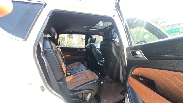 Second-hand 2020 Mahindra Alturas G4 4X4 AT for sale in Lucknow-12