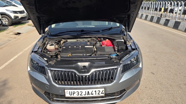 Second-hand 2017 Skoda Superb LK 2.0 TDI AT for sale in Lucknow-5