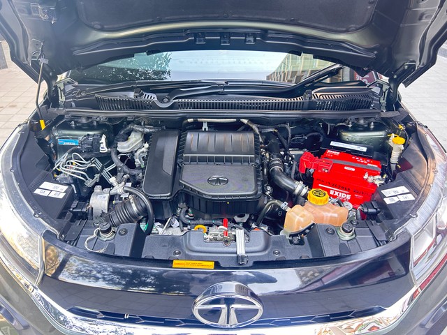 Second-hand 2023 Tata Nexon XZA Plus LUX Diesel AMT for sale in Pune-6