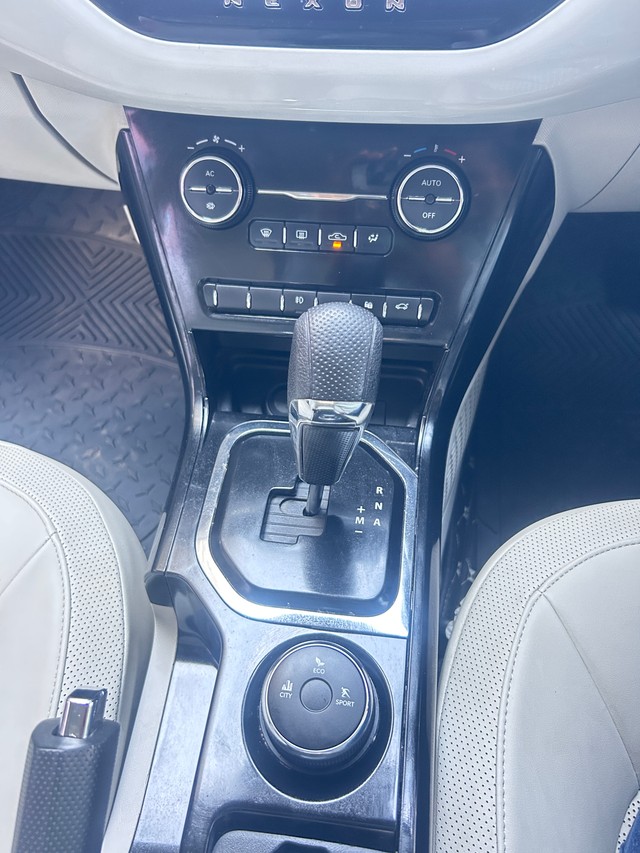 Second-hand 2023 Tata Nexon XZA Plus LUX Diesel AMT for sale in Pune-18