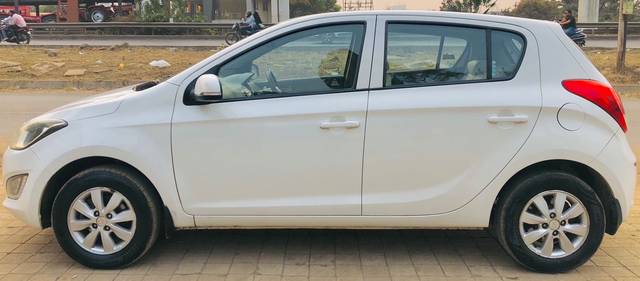 https://images10.gaadi.com/usedcar_image/63C1A75C-3450-4E8E-872D-2313EBC05F8C/original/4013388e-5931-456a-af6f-bbab5024f136.jpg?imwidth=6402