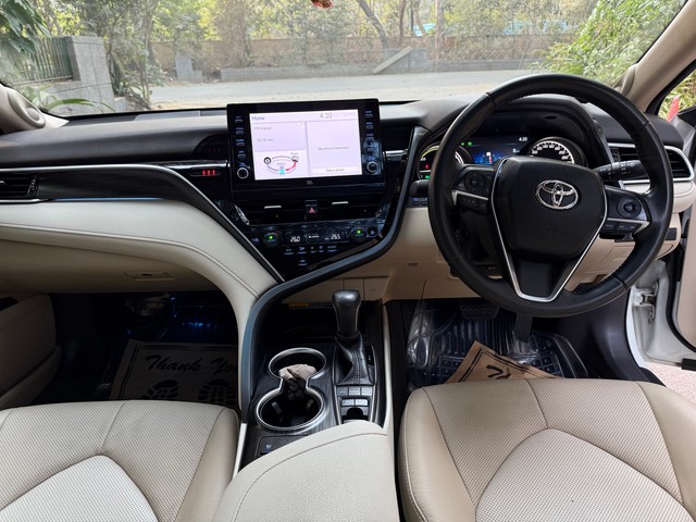 Second-hand 2023 Toyota Camry 2.5 Hybrid for sale in New Delhi-12