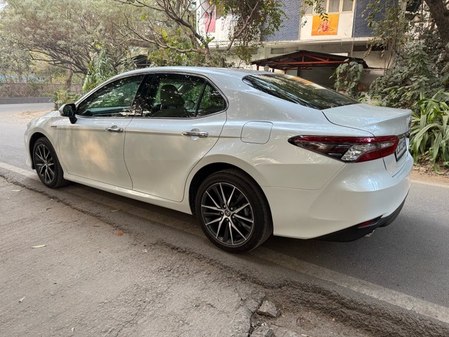 Second-hand 2023 Toyota Camry 2.5 Hybrid for sale in New Delhi-6