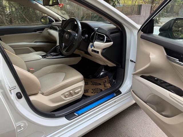 Second-hand 2023 Toyota Camry 2.5 Hybrid for sale in New Delhi-11
