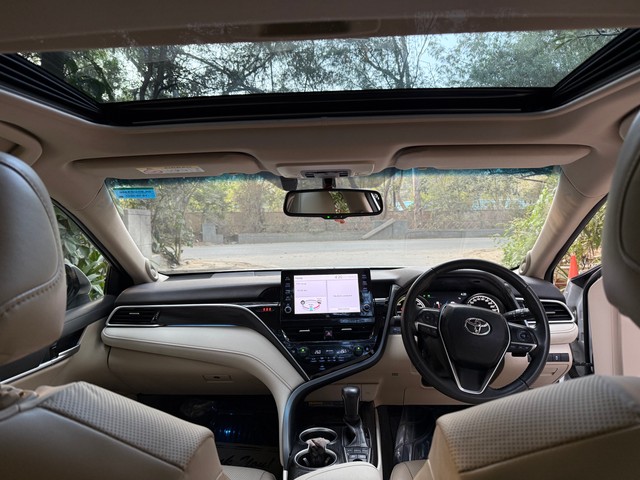 Second-hand 2023 Toyota Camry 2.5 Hybrid for sale in New Delhi-9