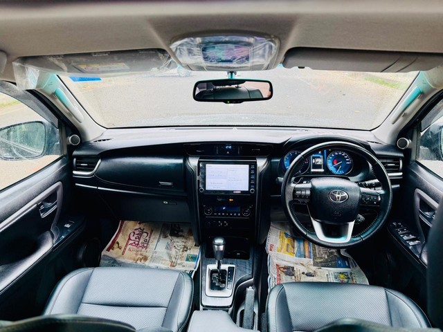 Second-hand 2022 Toyota Fortuner 4X2 AT BSVI for sale in New Delhi-7