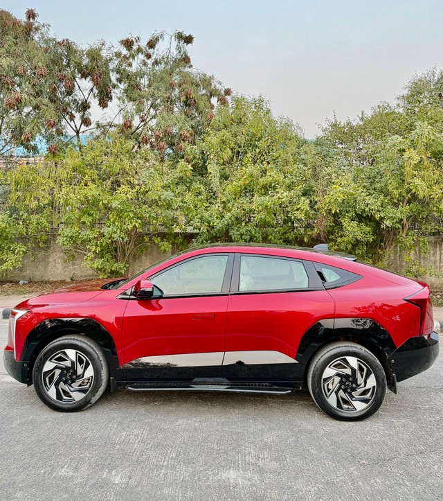 Second-hand 2025 Mahindra XEV 9e Pack Three for sale in New Delhi-3