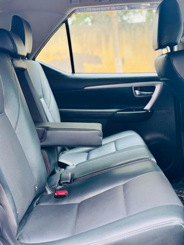 Second-hand 2022 Toyota Fortuner 4X2 AT BSVI for sale in New Delhi-6