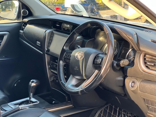 Second-hand 2021 Toyota Fortuner 2.8 2WD AT for sale in New Delhi-8