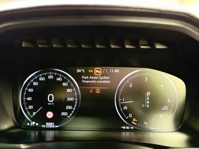 Second-hand 2021 Volvo XC90 D5 Inscription for sale in Surat-9