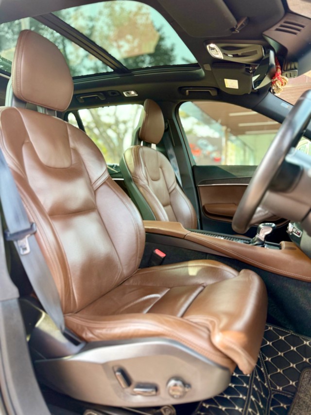 Second-hand 2021 Volvo XC90 D5 Inscription for sale in Surat-8