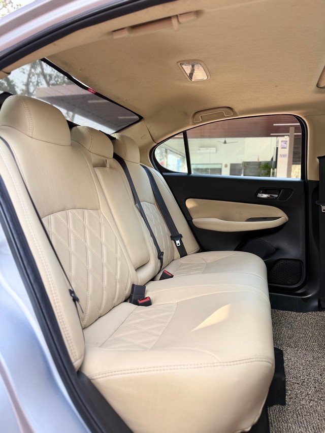 Second-hand 2020 Honda City VX CVT for sale in Surat-4