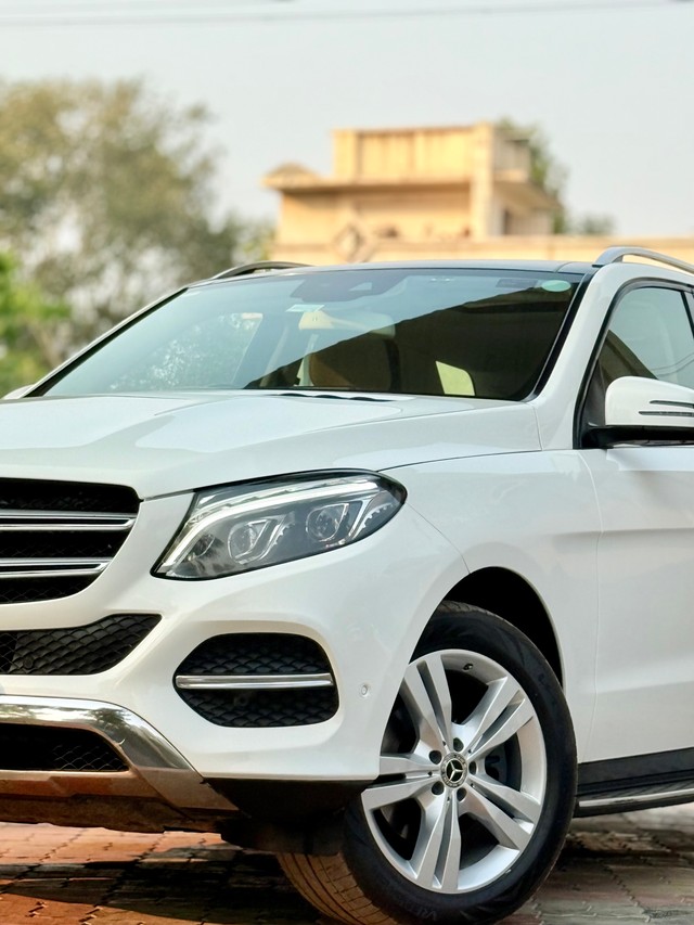 Second-hand 2018 Mercedes-Benz GLE 350d for sale in Surat-12