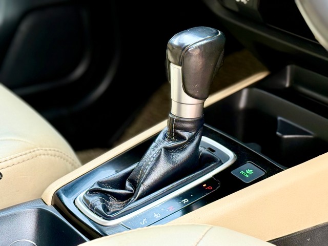 Second-hand 2020 Honda City VX CVT for sale in Surat-11