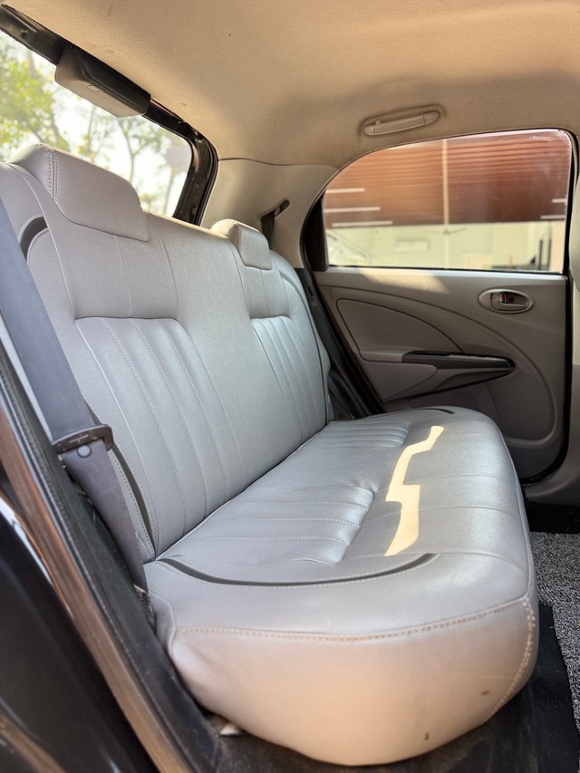 Second-hand 2011 Toyota Etios GD for sale in Surat-2