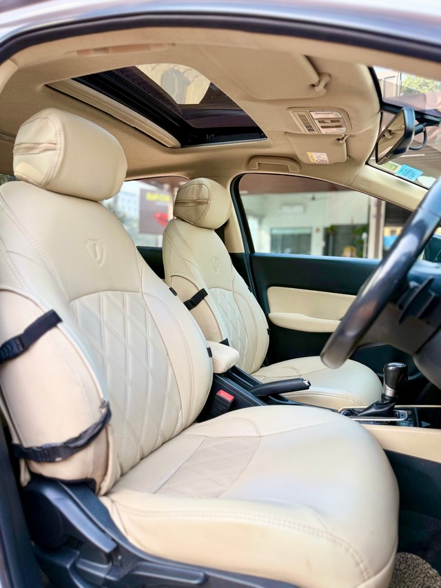 Second-hand 2020 Honda City VX CVT for sale in Surat-10