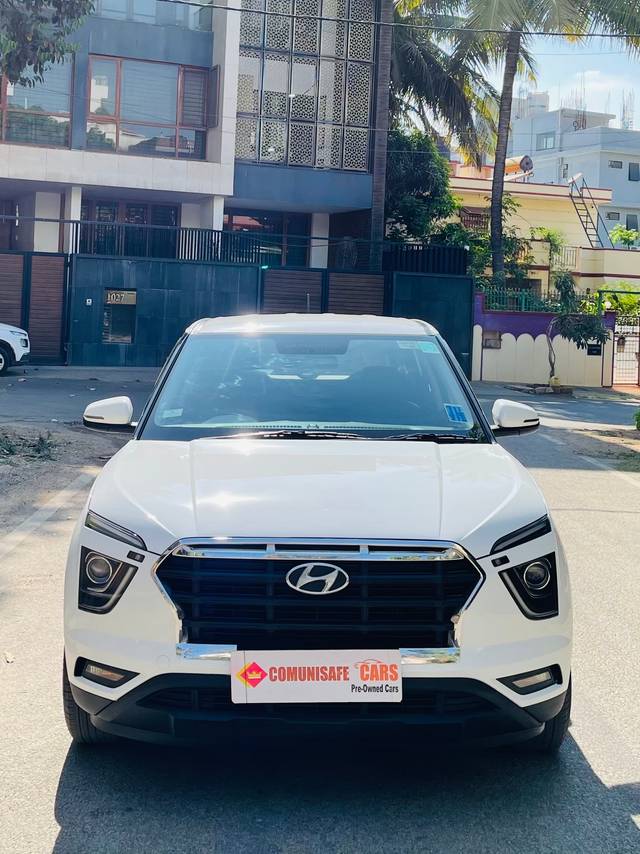 https://images10.gaadi.com/usedcar_image/6E000255-8A56-4AE5-A1BA-D9CC2F900A58/original/2a7dba07-2318-4da0-9a57-d065e8ec68ad.jpg?imwidth=6400