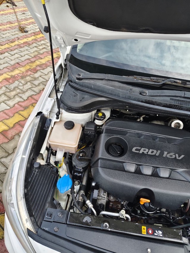 Second-hand 2019 Hyundai Verna CRDi 1.6 SX Option for sale in Sambhal-13