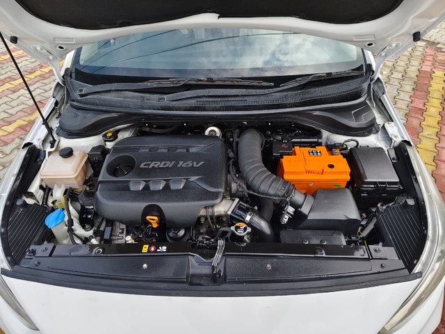 Second-hand 2019 Hyundai Verna CRDi 1.6 SX Option for sale in Sambhal-6