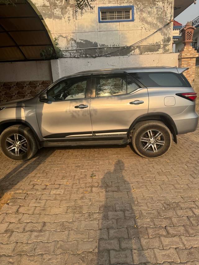 https://images10.gaadi.com/usedcar_image/70833C1B-8721-4D08-8119-DB6395D9B34B/original/0fc507d7-8042-47ec-b84f-f3acc0946d64.jpg?imwidth=6402
