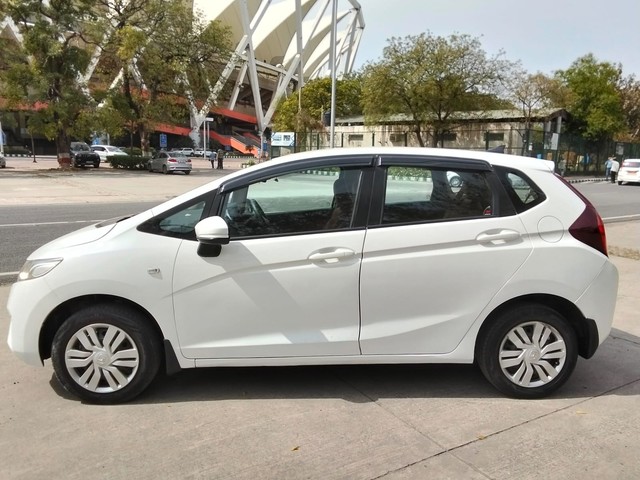 Second-hand 2017 Honda Jazz 1.2 SV i VTEC for sale in New Delhi-4