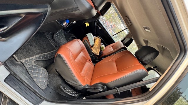 Second-hand 2022 Toyota Innova Crysta 2.4 GX 7 STR AT for sale in New Delhi-16